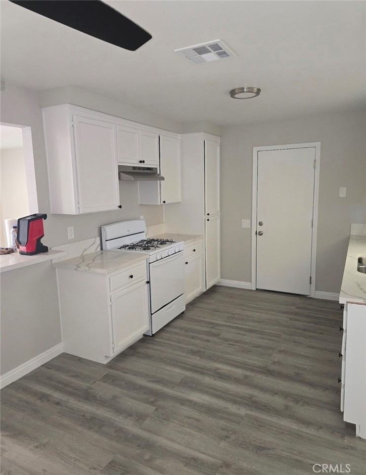 18605 New Hampshire St #B - Photo 2 of 10