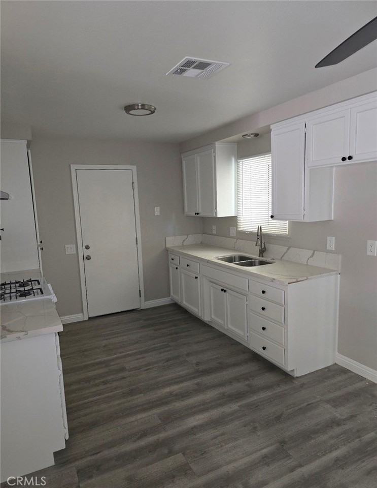 18605 New Hampshire St #B - Photo 3 of 10