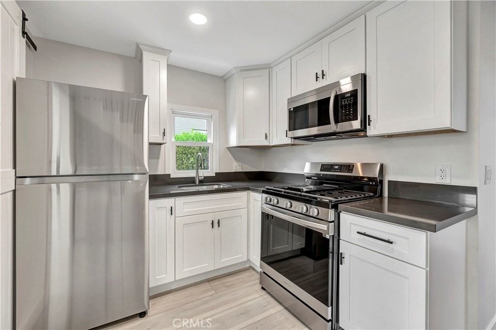 431 E La Veta Ave - Photo 4 of 9