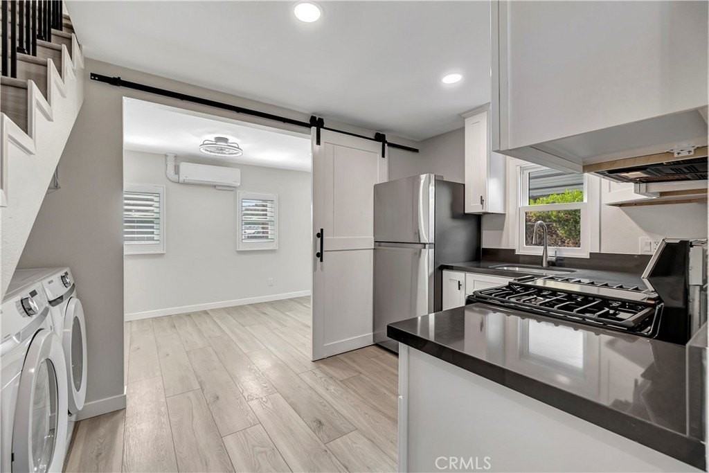 431 E La Veta Ave - Photo 5 of 9