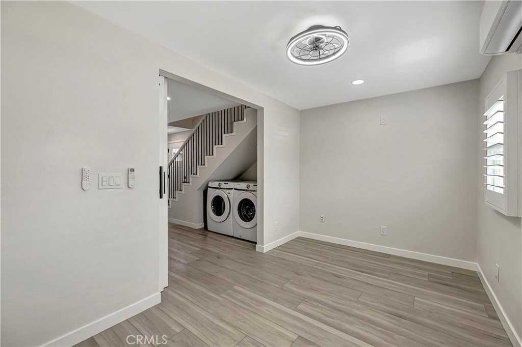 431 E La Veta Ave - Photo 6 of 9