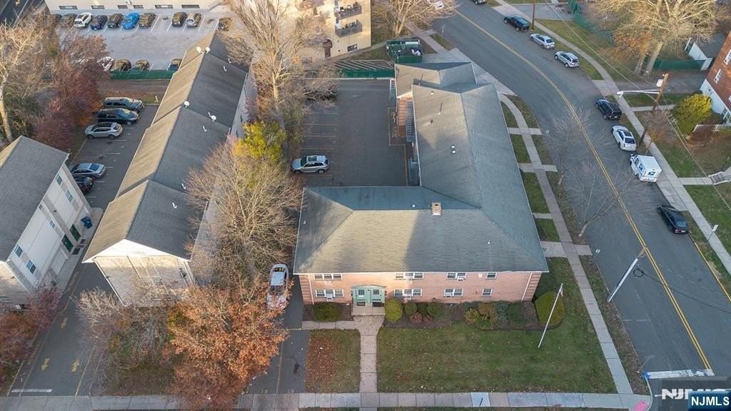 138 Clinton Pl ## 7c - Photo 2 of 12