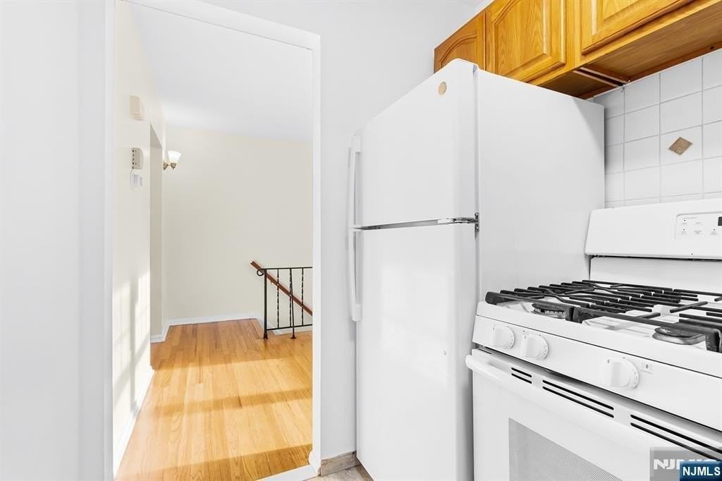 138 Clinton Pl ## 7c - Photo 4 of 12