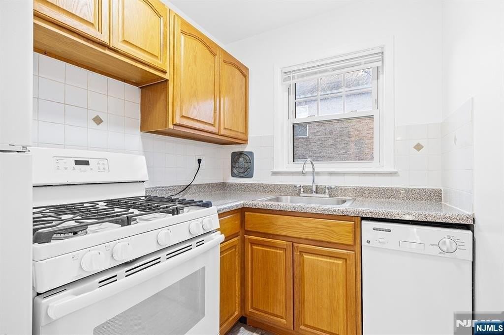 138 Clinton Pl ## 7c - Photo 5 of 12