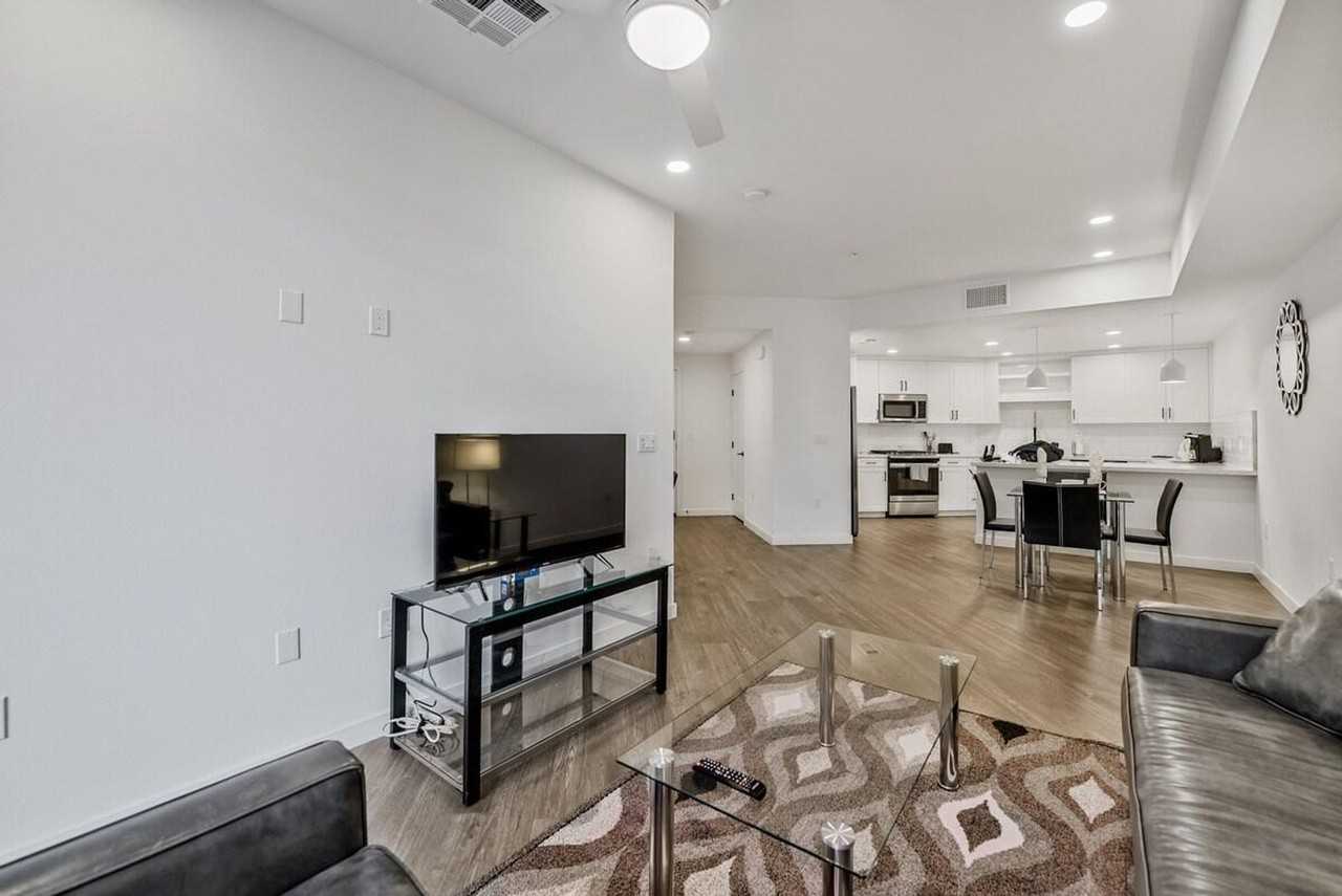 375 Camino De La Reina #1039835P - Photo 3 of 17