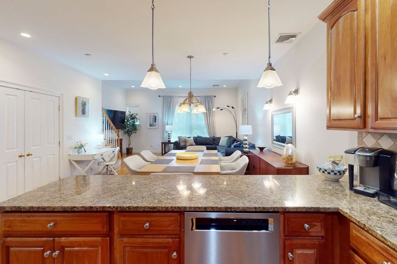 1 Harvard Sq #1238108P - Photo 6 of 22