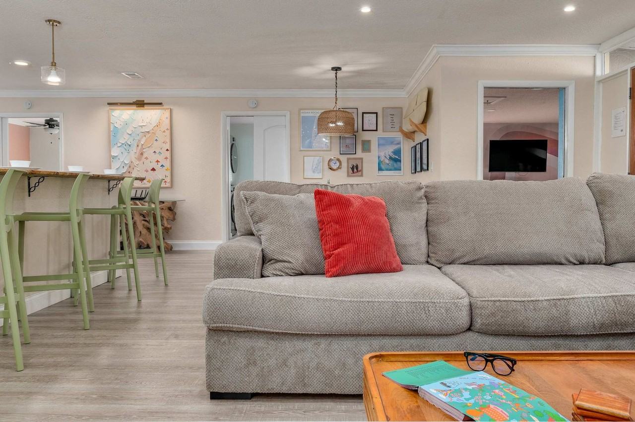 12402 92nd Ter #1325641P - Photo 4 of 50