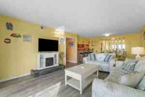 featured image of 8815 Thomas Dr