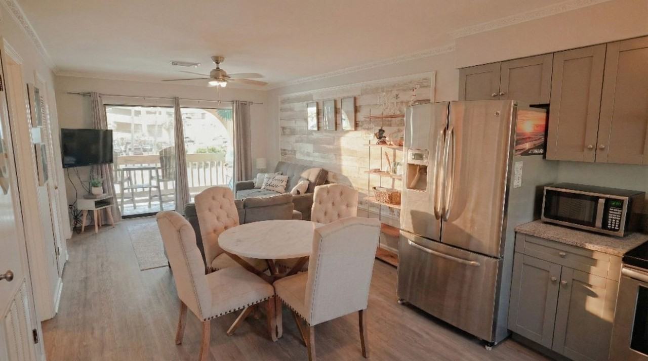 924 W Beach Blvd #1364784P - Photo 2 of 9