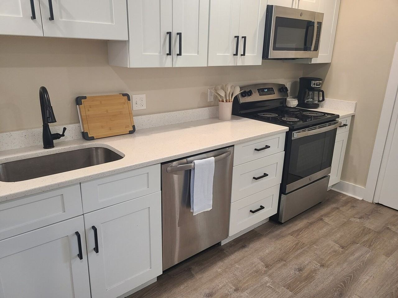 20 Hawkes St #1364232P - Photo 6 of 17