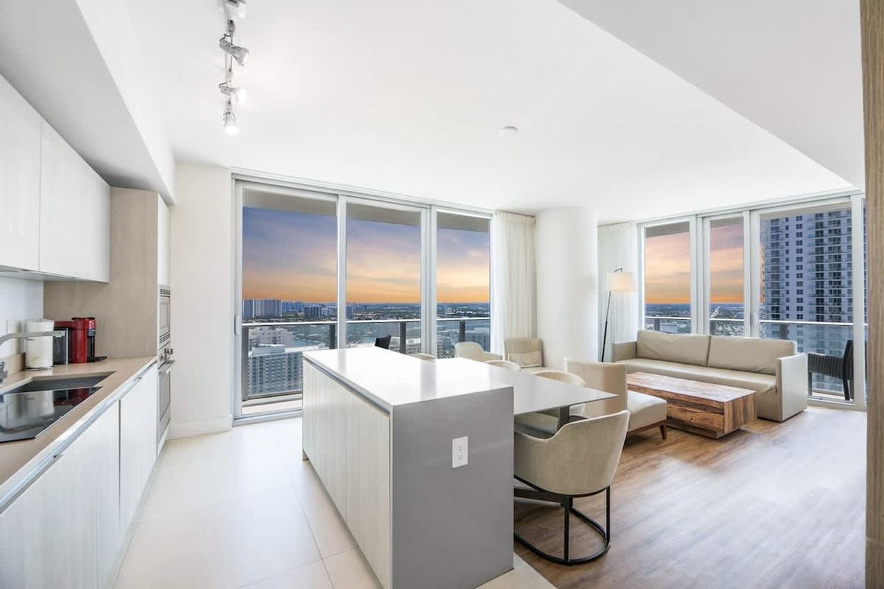 4011 South Ocean Drive - Photo 3 of 68