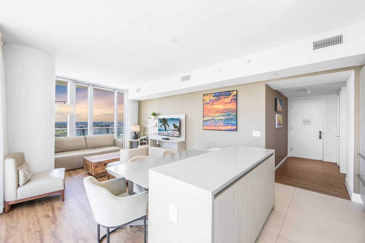 4011 South Ocean Drive - Photo 5 of 68