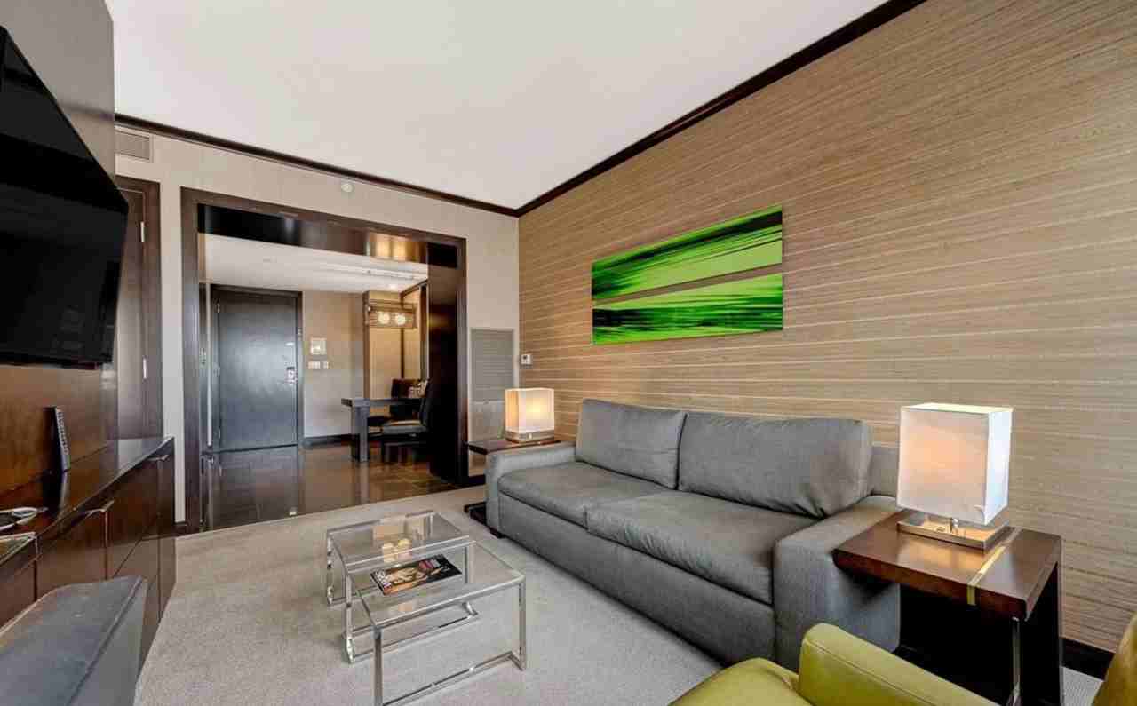 2600 W Harmon Ave #1376587P - Photo 3 of 50