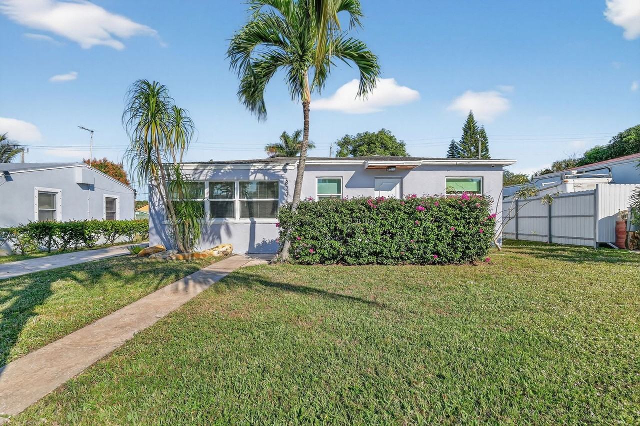 823 Avenida Hermosa #1380018P - Photo 4 of 41