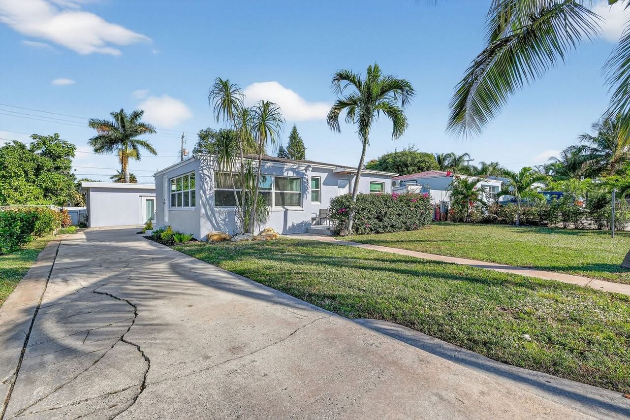 823 Avenida Hermosa #1380018P - Photo 6 of 41