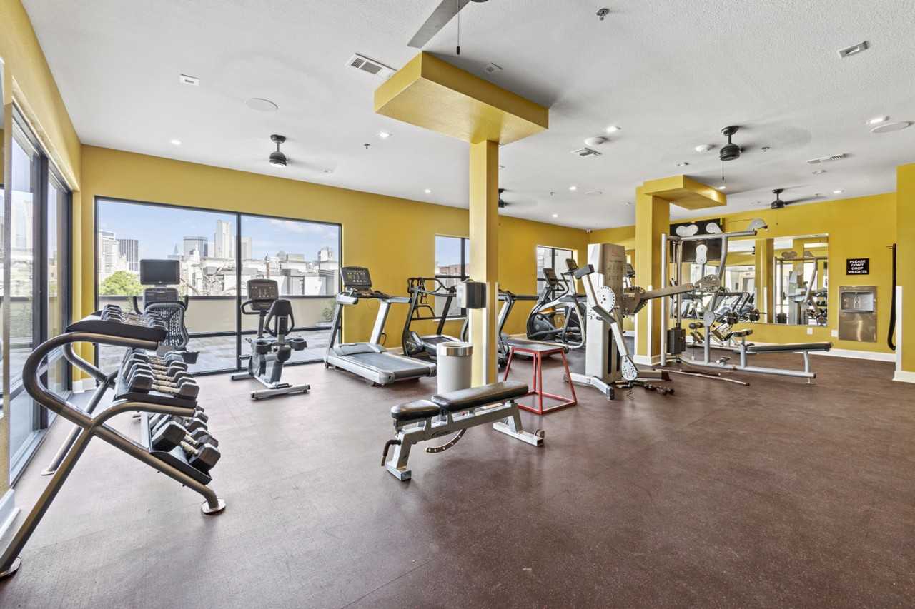 1812 Hickory St #1383538P - Photo 5 of 50