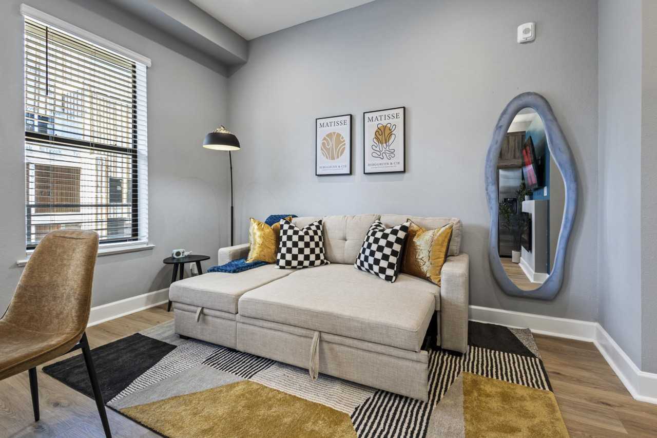 1812 Hickory St #1383538P - Photo 7 of 50