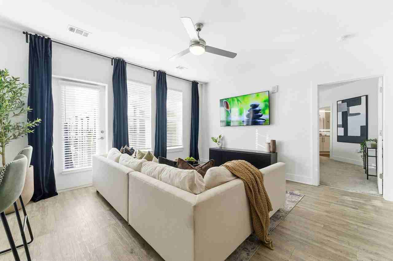 220 Bill Kennedy Way Se #1460017P - Photo 5 of 21