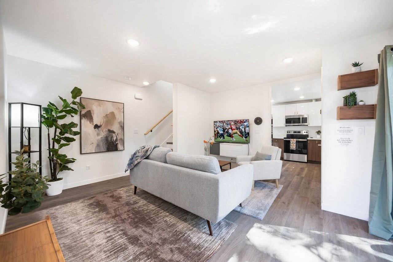 11520 Roosevelt Way Ne #1386783P - Photo 3 of 26