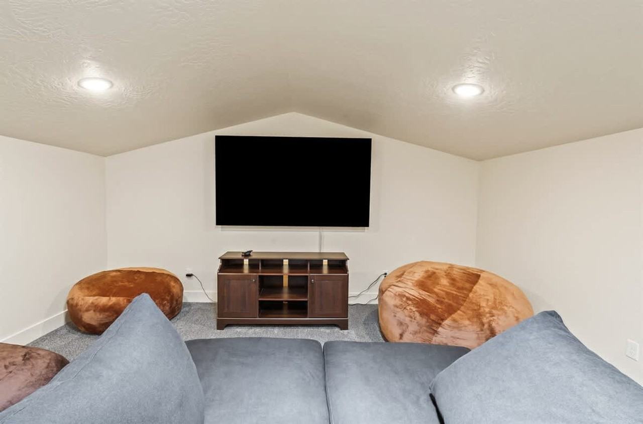 303 Cm Ridge Ln #1460952P - Photo 4 of 47