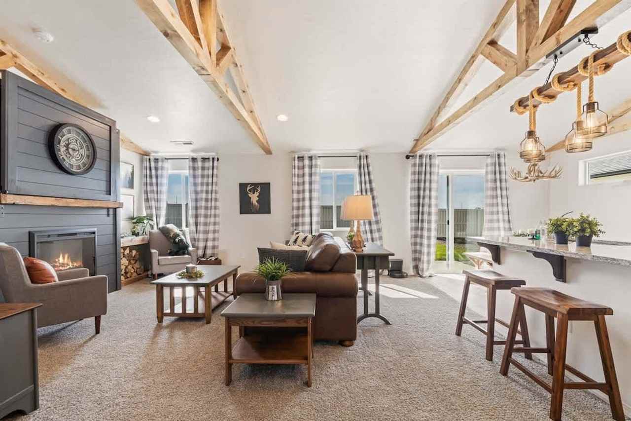 347 S 10th Ave #1460923P - Photo 3 of 37