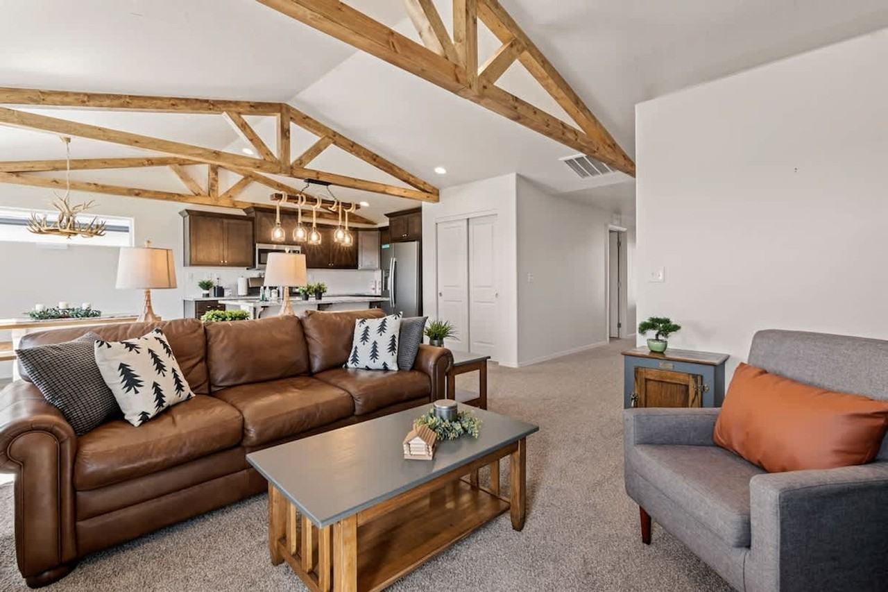 347 S 10th Ave #1460923P - Photo 5 of 37