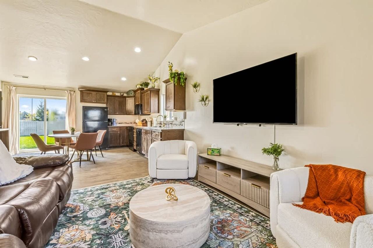 103 N Voyage Ave #1460921P - Photo 2 of 23