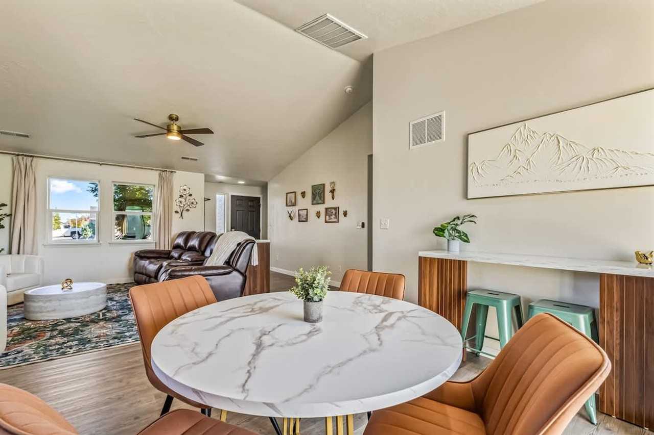 103 N Voyage Ave #1460921P - Photo 3 of 23