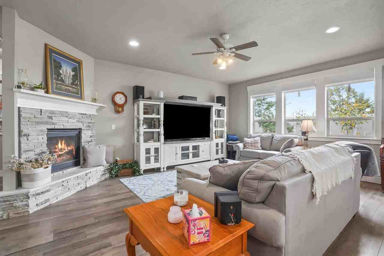 18713 Easter Peak Ave #1460919P - Photo 2 of 39