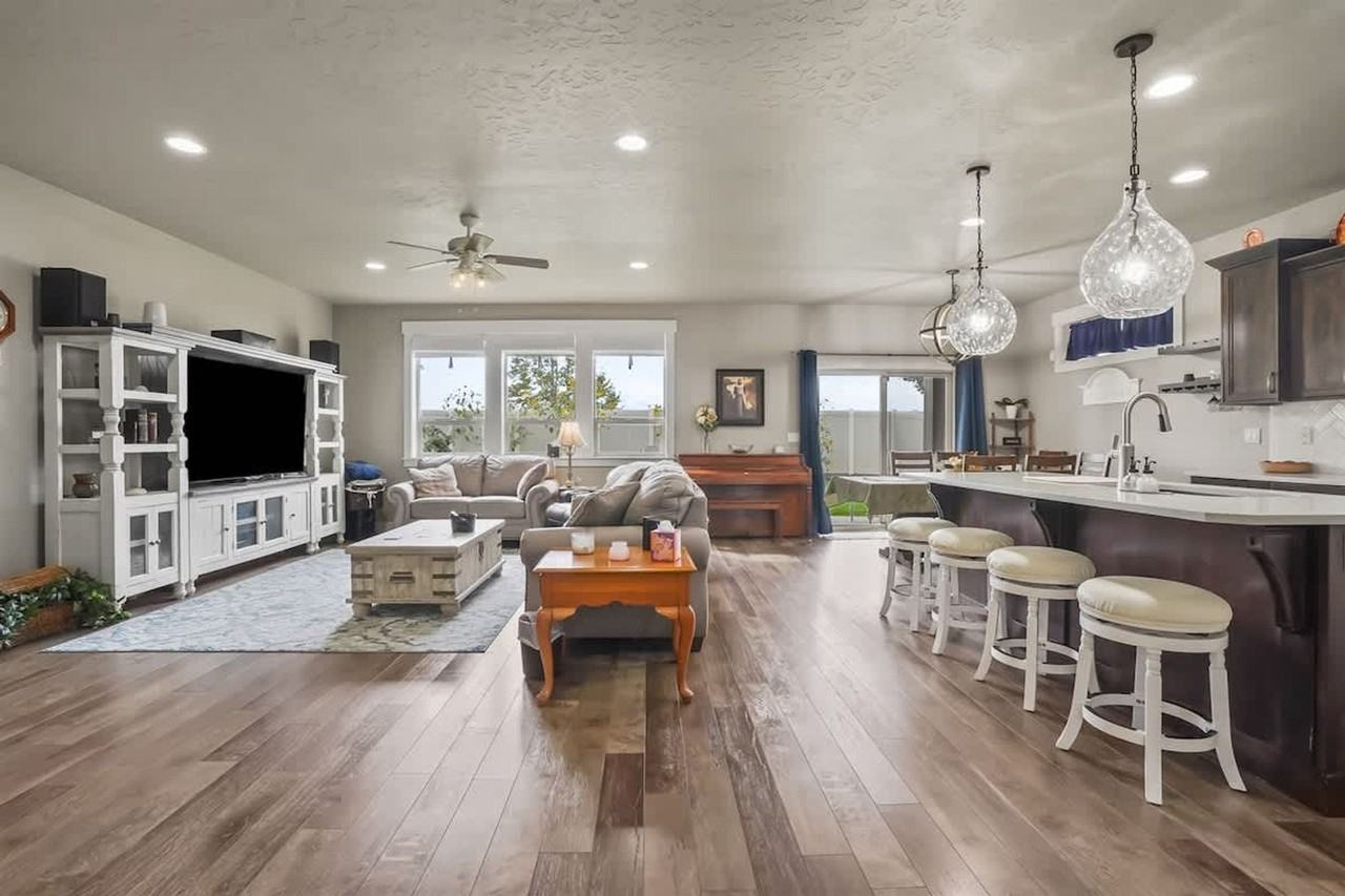 18713 Easter Peak Ave #1460919P - Photo 3 of 39