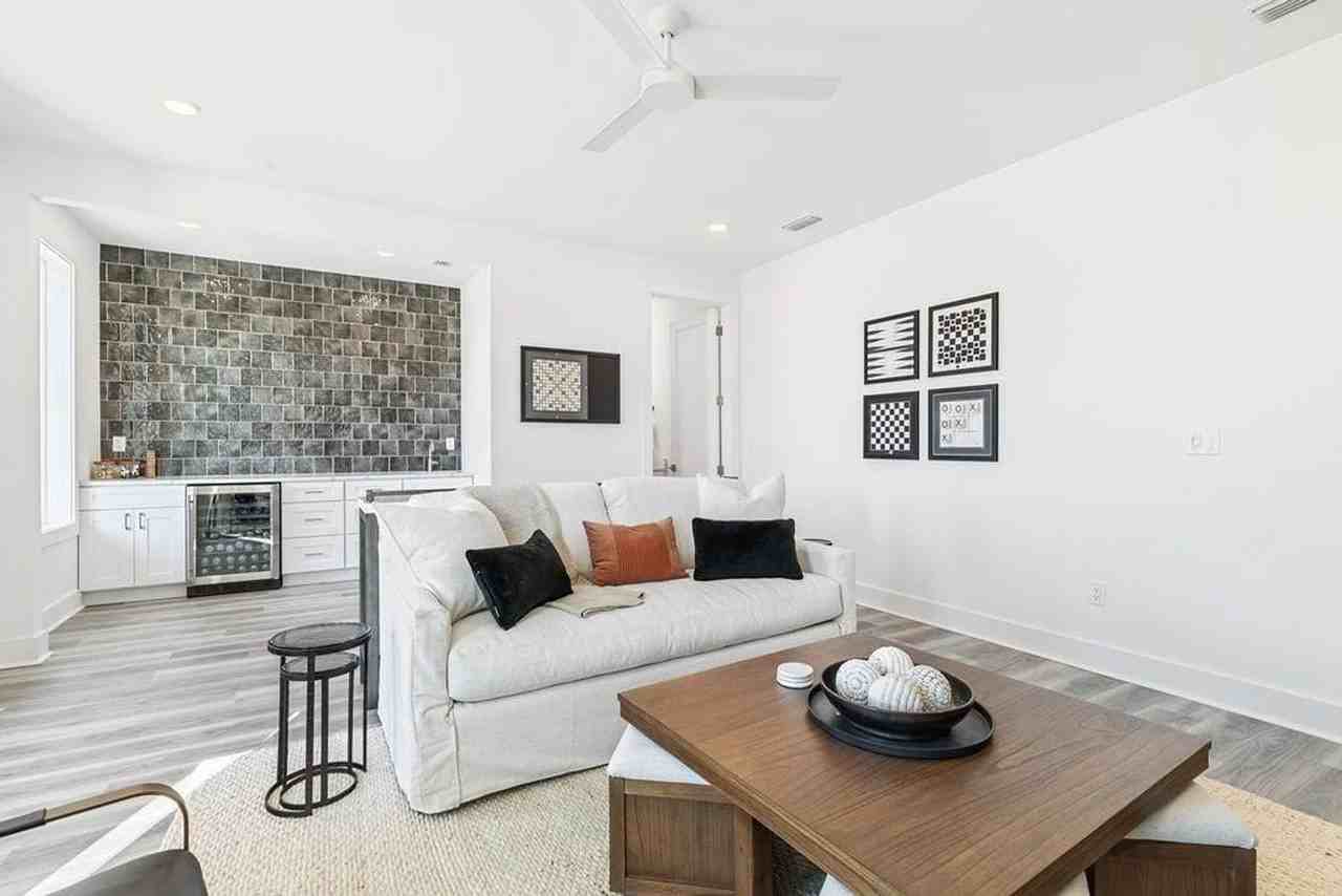 24 Annbella St #1447120P - Photo 3 of 50