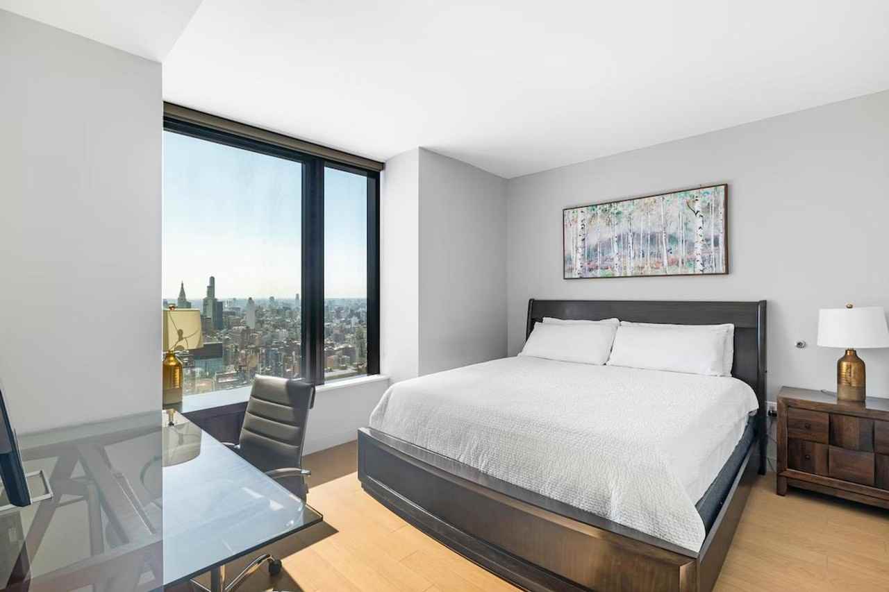 325 W 34th St #1461704P - Photo 5 of 16