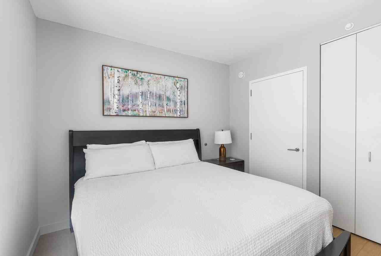 325 W 34th St #1461704P - Photo 7 of 16