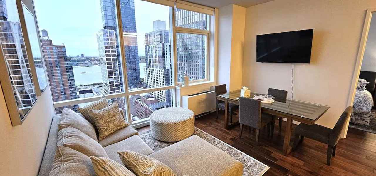 508 W 28th St #1461700P - Photo 3 of 12