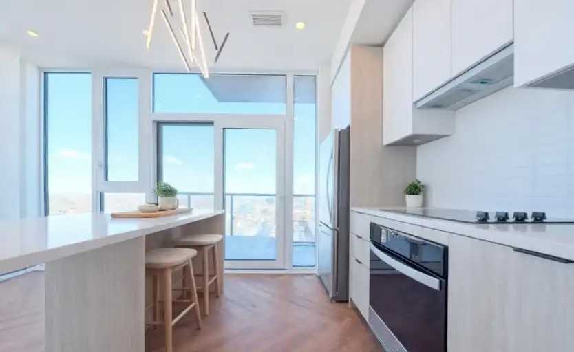 1007 The Queensway - Photo 2 of 7