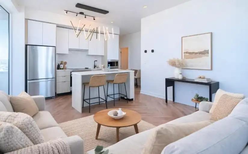 1007 The Queensway - Photo 3 of 7