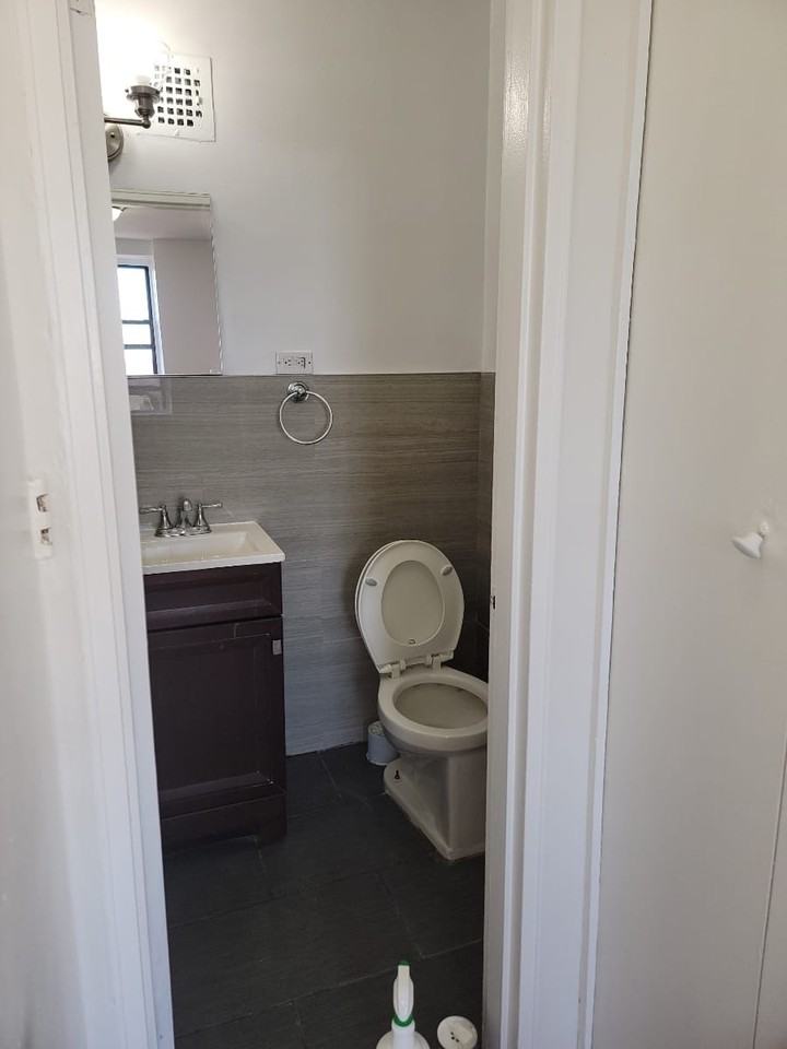 415 Stratford Road #7 - Photo 4 of 5