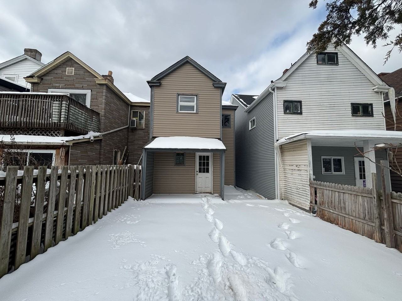 1411 Martha St - Photo 3 of 27