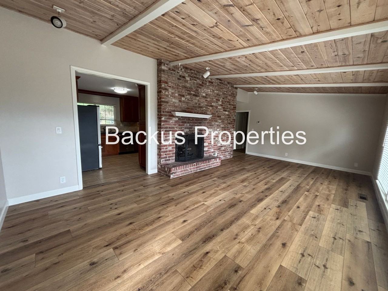 399 Laurel Ln - Photo 4 of 28