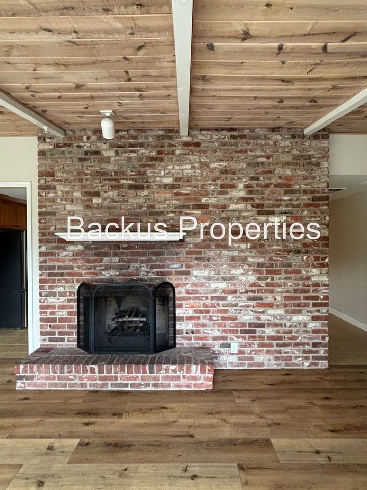 399 Laurel Ln - Photo 6 of 28