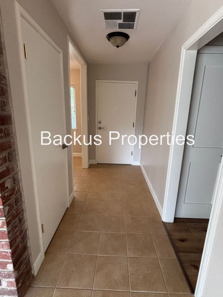 399 Laurel Ln - Photo 7 of 28