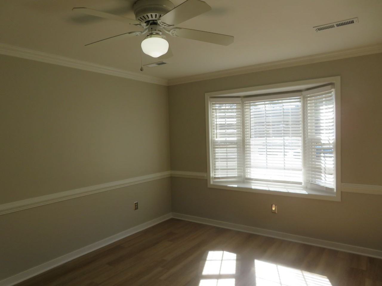 709-B Fort Hayes Ct - Photo 5 of 35