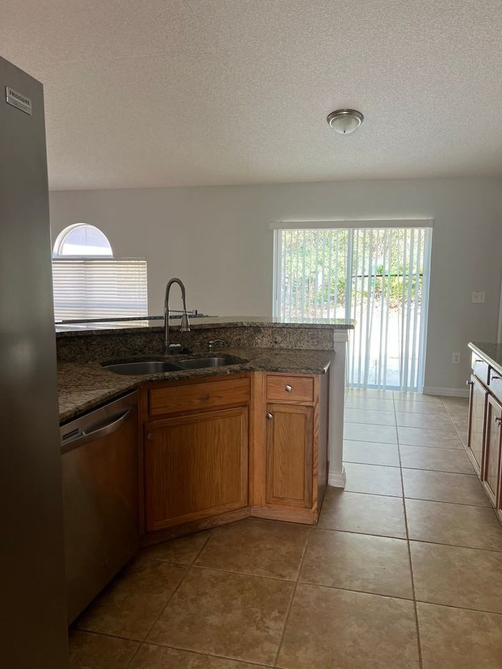 413 Mulberry Ct - Photo 6 of 15