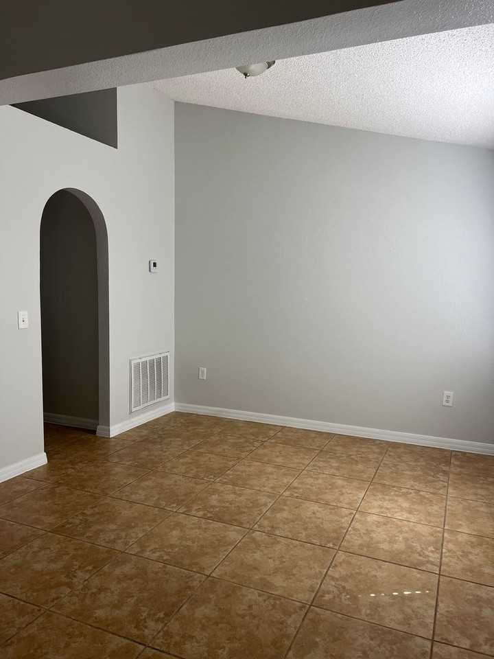 413 Mulberry Ct - Photo 7 of 15