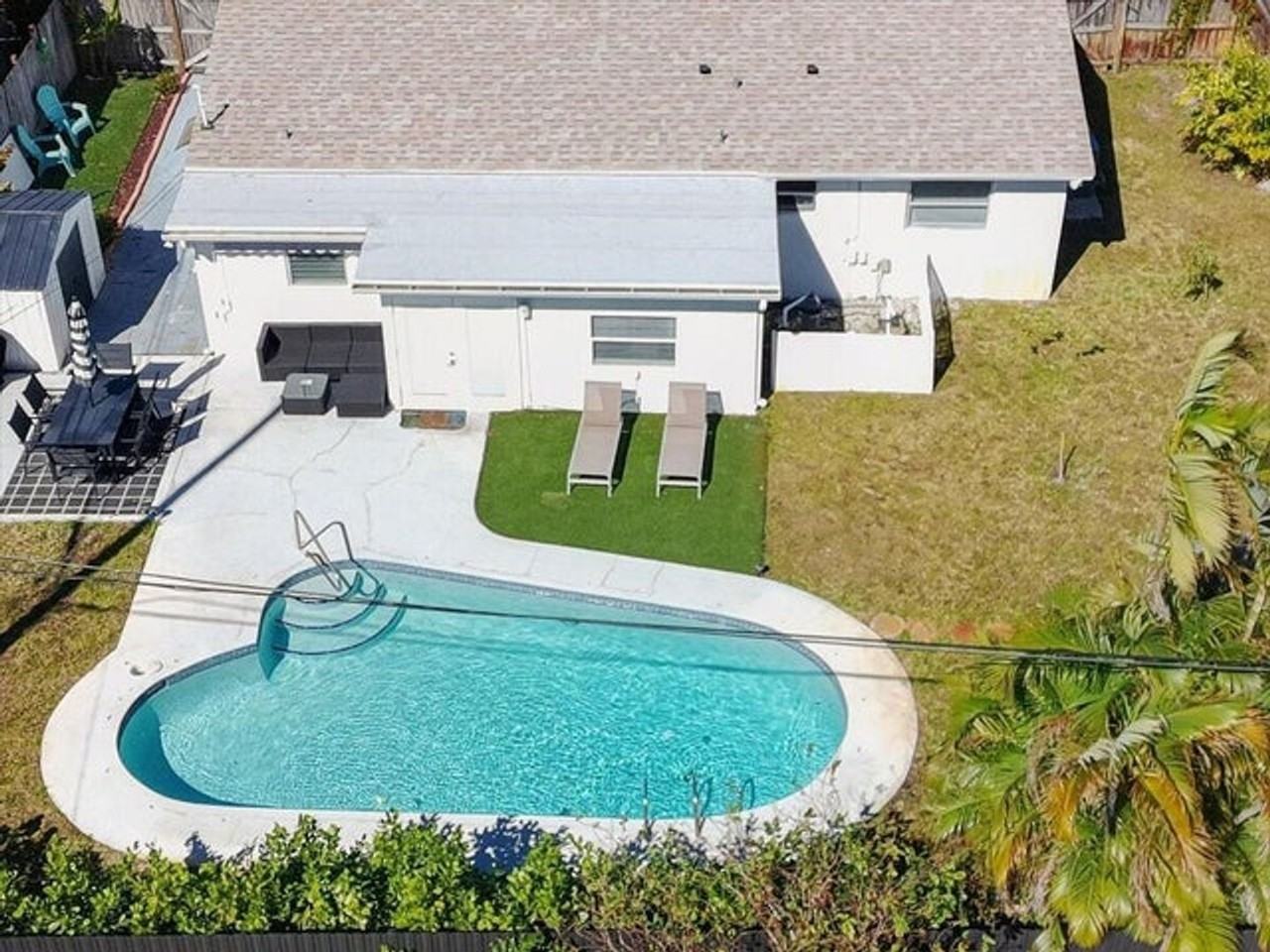 110 Ne 30th St - Photo 2 of 15