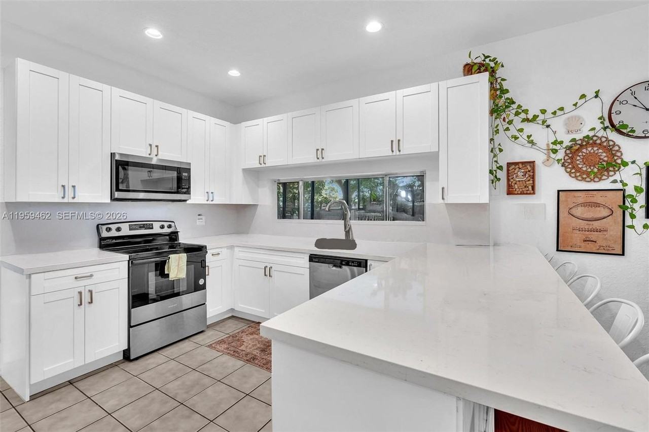 2927 Bogota Ave - Photo 2 of 23