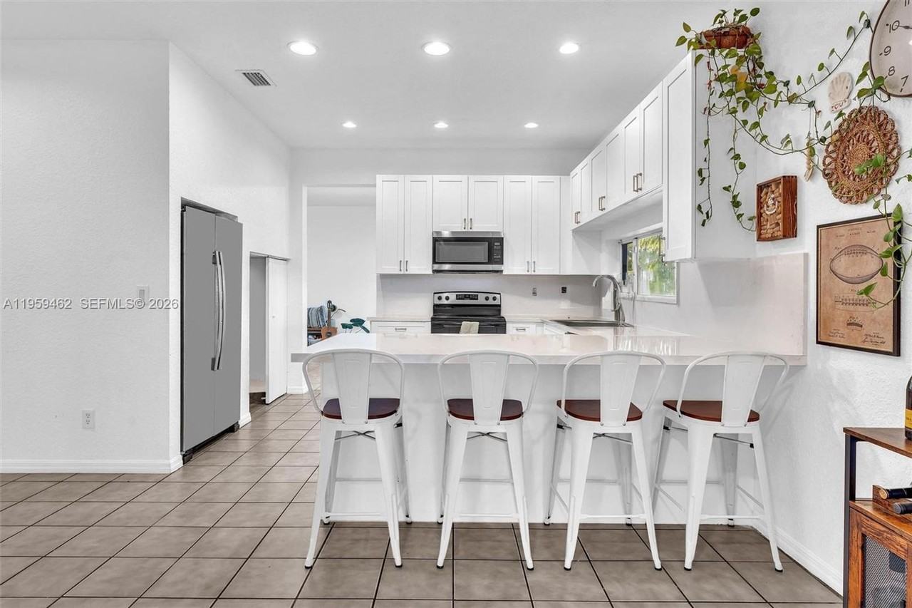 2927 Bogota Ave - Photo 3 of 23