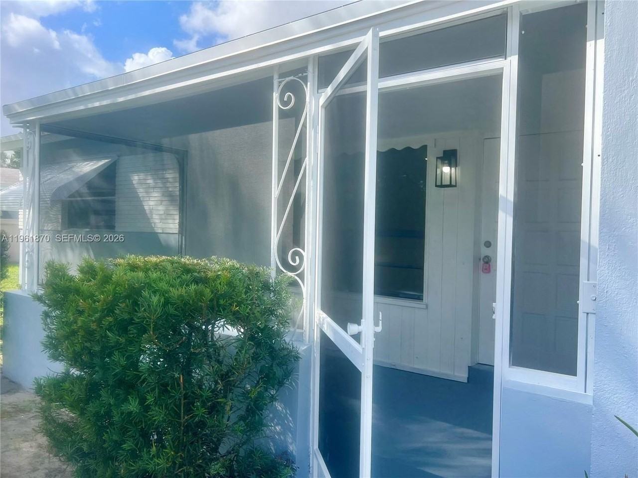 931 Nw 35th Ave - Photo 4 of 16