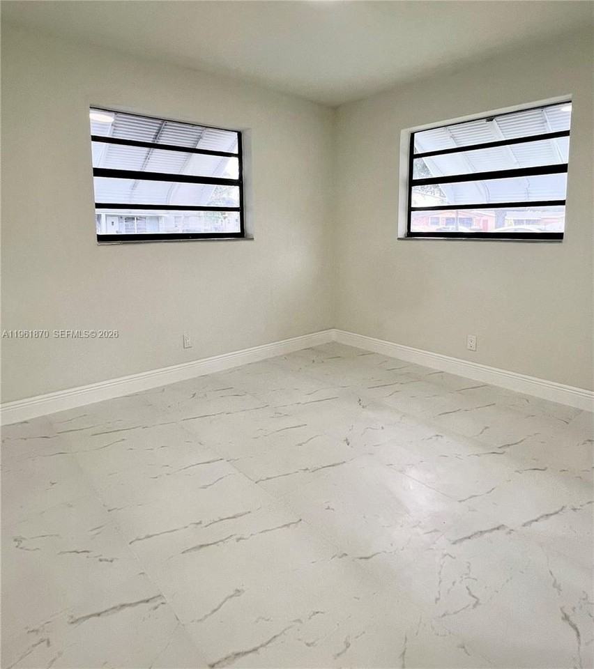 931 Nw 35th Ave - Photo 7 of 16