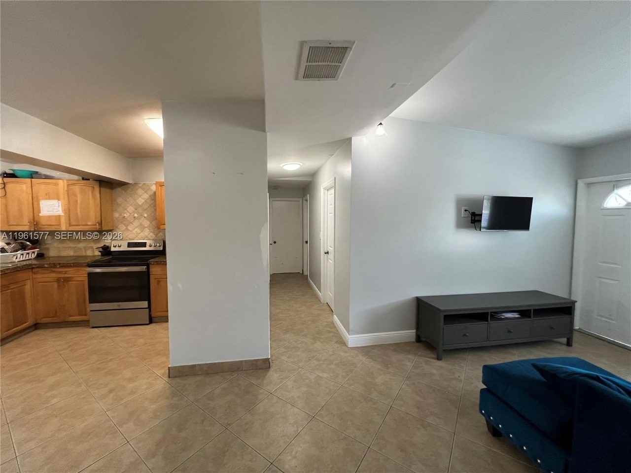 1885 Ne 53rd St - Photo 5 of 18